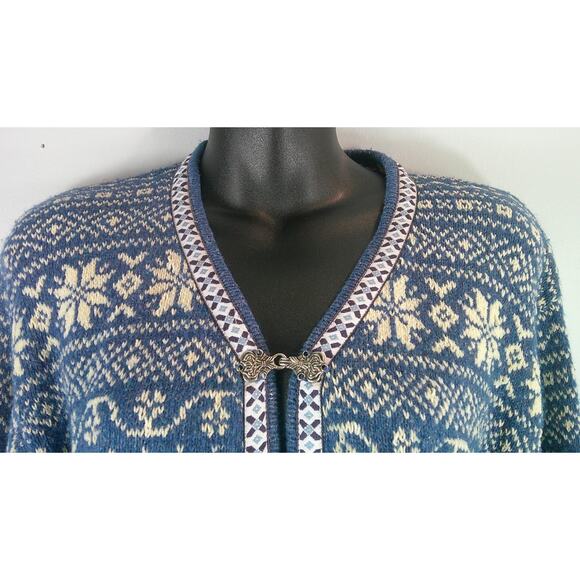 Northern Isles Women's Petites Small Blue Sweater with Ornate Silver Buttons - Picture 5 of 5